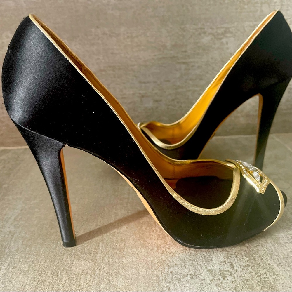 BADGLEY MISCHKA Satin Crystal Embellishments Pumps